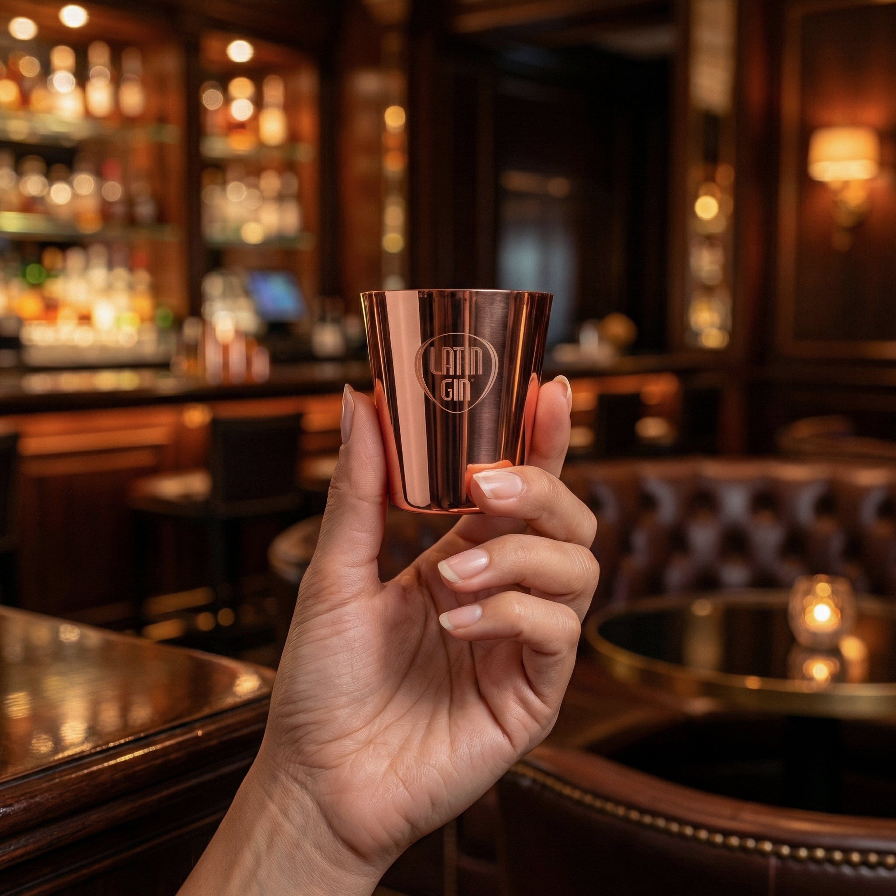 Copa de chupito de ginebra latina