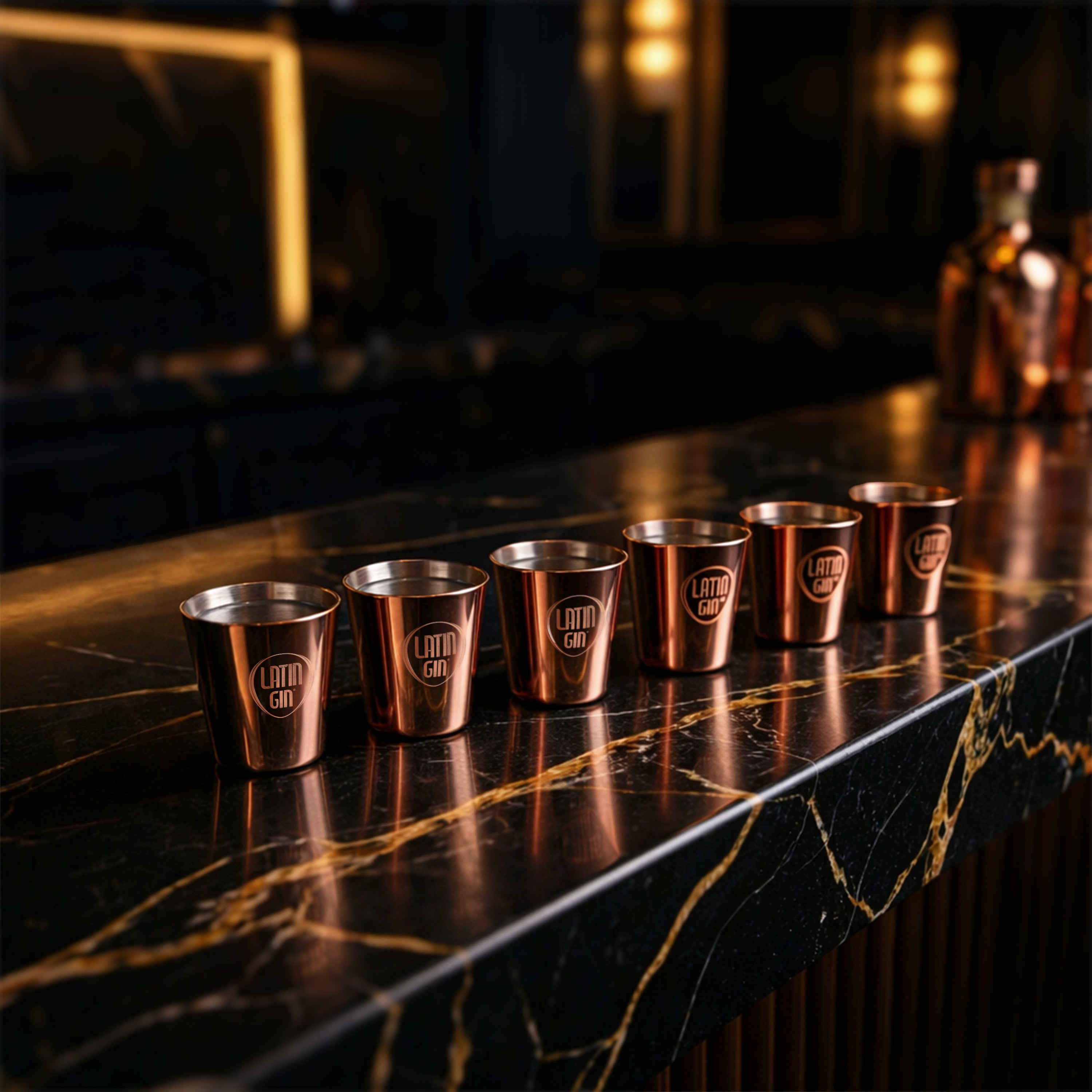 Copa de chupito de ginebra latina