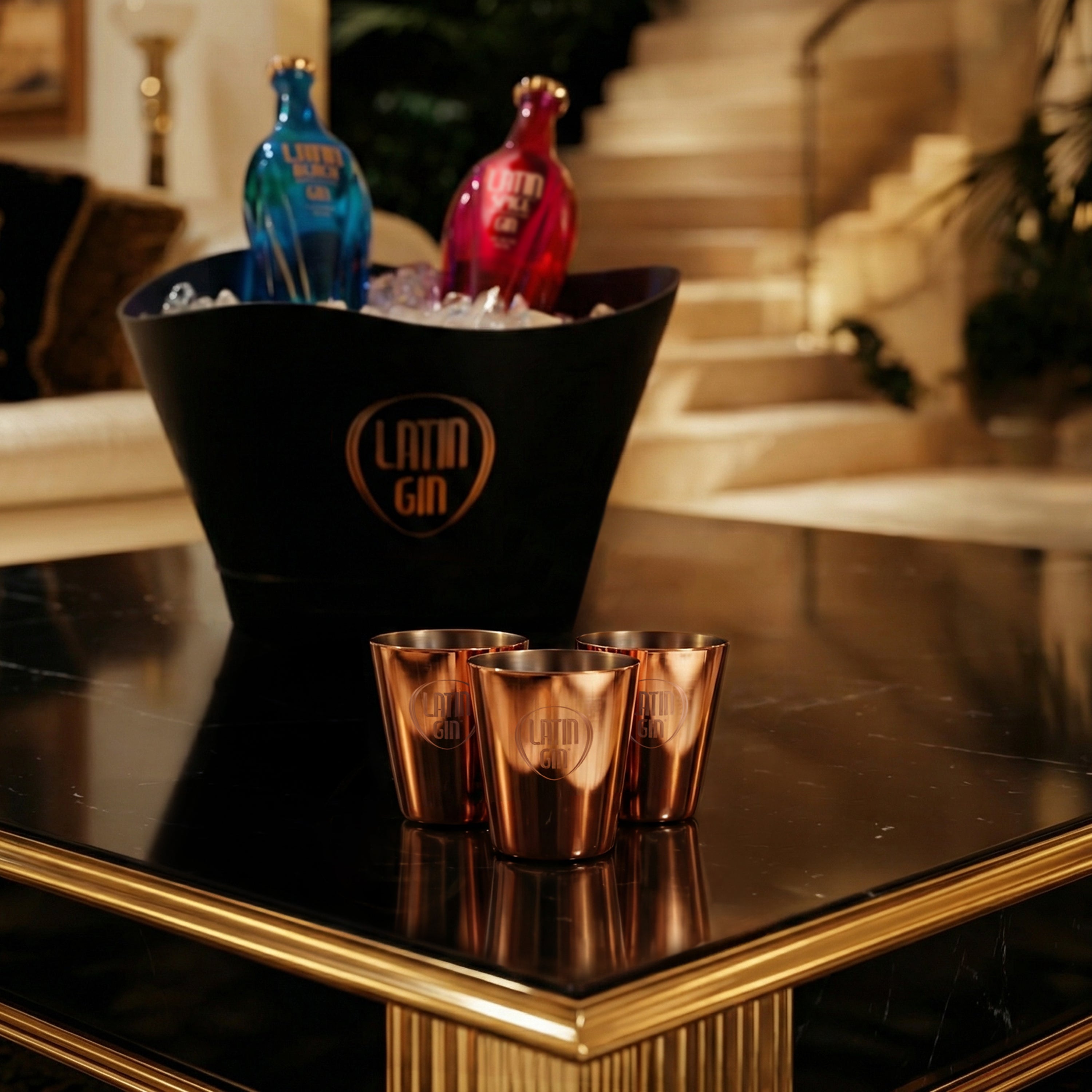 Copa de chupito de ginebra latina